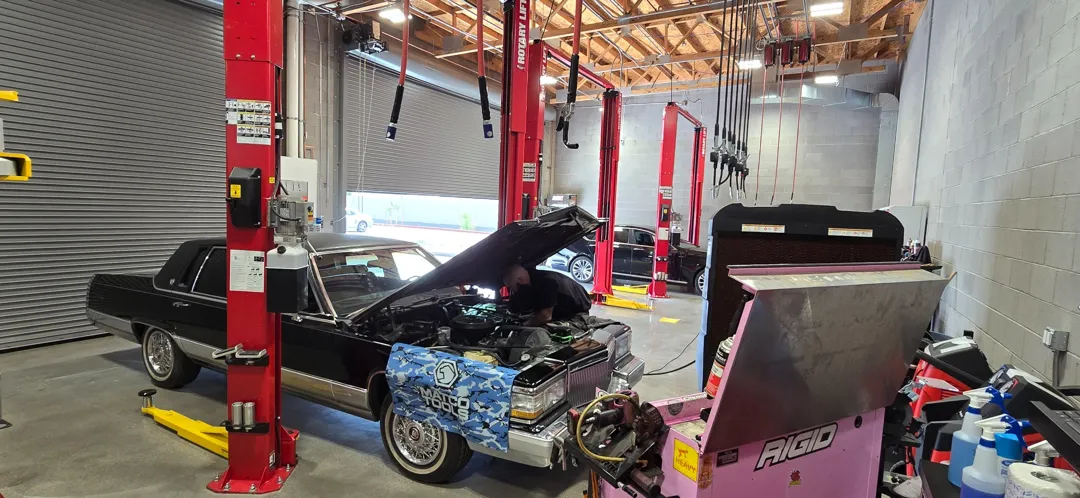 hi automotive queen creek mechanic at work